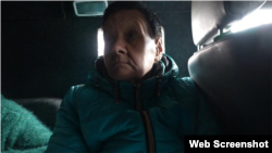 „Sunt mai puține păsări pe cer decât drone” - o femeie a mers trei zile pe jos ca să scape dintr-un oraș aflat pe linia frontului