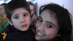 Ata-ana sevgisindən uzaq uşaqların Novruz sevinci