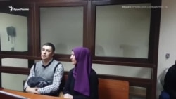 Qırımdaki mahkeme, «Hizb ut-Tahrir davasınıñ» mabüsi Suleymanovnı ev apsine yolladı (video)