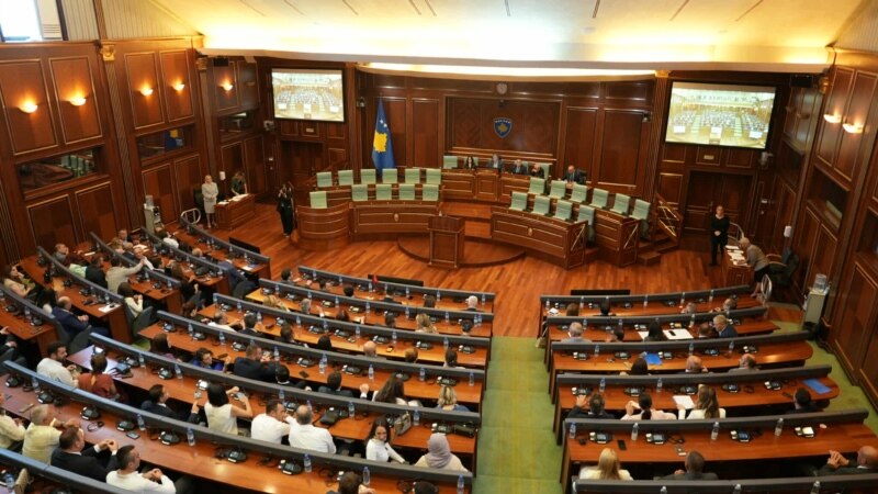 Kuvendi vazhdon seancën konstituive pas aktgjykimit të Kushtetueses