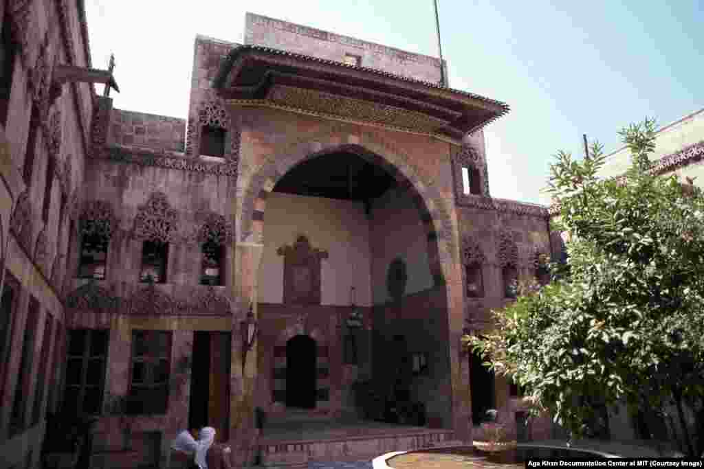Дом Аджикбаш &ndash; особняк, построенный богатой купеческой семьей в XVIII веке. В каком состоянии здание находится сегодня &ndash; неизвестно.&nbsp;