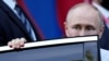 Președintele rus, Vladimir Putin, coborând din limuzină, la reuniunea de la Geneva din acest an. 