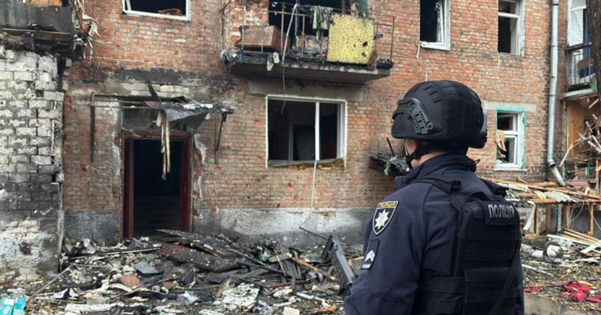 У Чернігові через удар росії по багатоповерхівці загинула людина