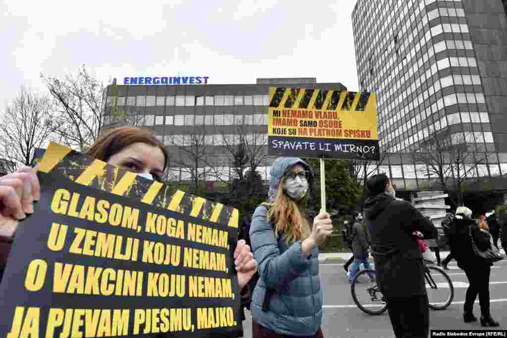 Protesti na kojima je više stotina građana iskazalo nezadovoljstvo, jer državna i federalna vlast nisu nabavili vakcine protiv COVID-a 19, Sarajevo, BiH, 6. april.