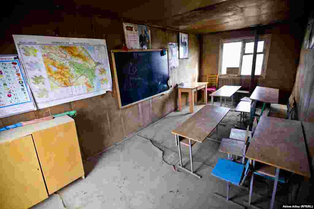 Bir sinifli İbtidai məktəb.