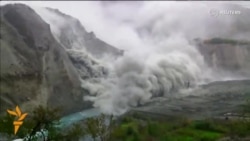 Huge Pakistan Landslide Caught On Camera