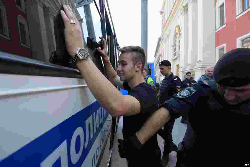 Više od 600 demonstranata je privedeno.