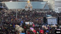 Vedere a marii demonstrații din Piața Independenței de la Kiev