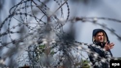 Žičana ograda na mađarsko-srbijanskoj granici kod Tompa, fotoarhiv