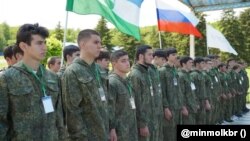 Участники военных сборов для школьников и студентов техникумов. Фотография из официального телеграм-канала республиканского Министерства по делам молодежи. Кабардино-Балкария, рФ, 3 июня 2026 года
