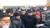 Водители автобусов компании Shymkent Bus требуют повысить зарплаты. Шымкент, 3 февраля 2021 года.