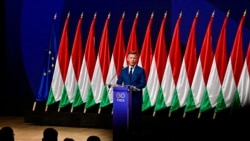 პეტერ მადიარი, უნგრეთის 12 აპრილის საპარლამენტო არჩევნებში გამარჯვებული პარტია "ტისას" ლიდერი პრესკონფერენციაზე. 13 აპრილი, 2026 წელი