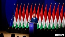 პეტერ მადიარი, უნგრეთის 12 აპრილის საპარლამენტო არჩევნებში გამარჯვებული პარტია "ტისას" ლიდერი პრესკონფერენციაზე. 13 აპრილი, 2026 წელი