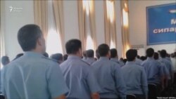 Аз идораҳои давлатӣ берун кардани афроди дорои ду шаҳрвандӣ кори дуруст аст?