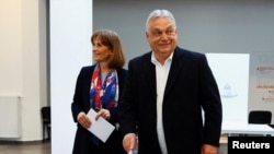 Прем'єр-міністр Угорщини Віктор Орбан і його дружина Аніко Леваї голосують в Будапешті, 12 квітня 2026 року