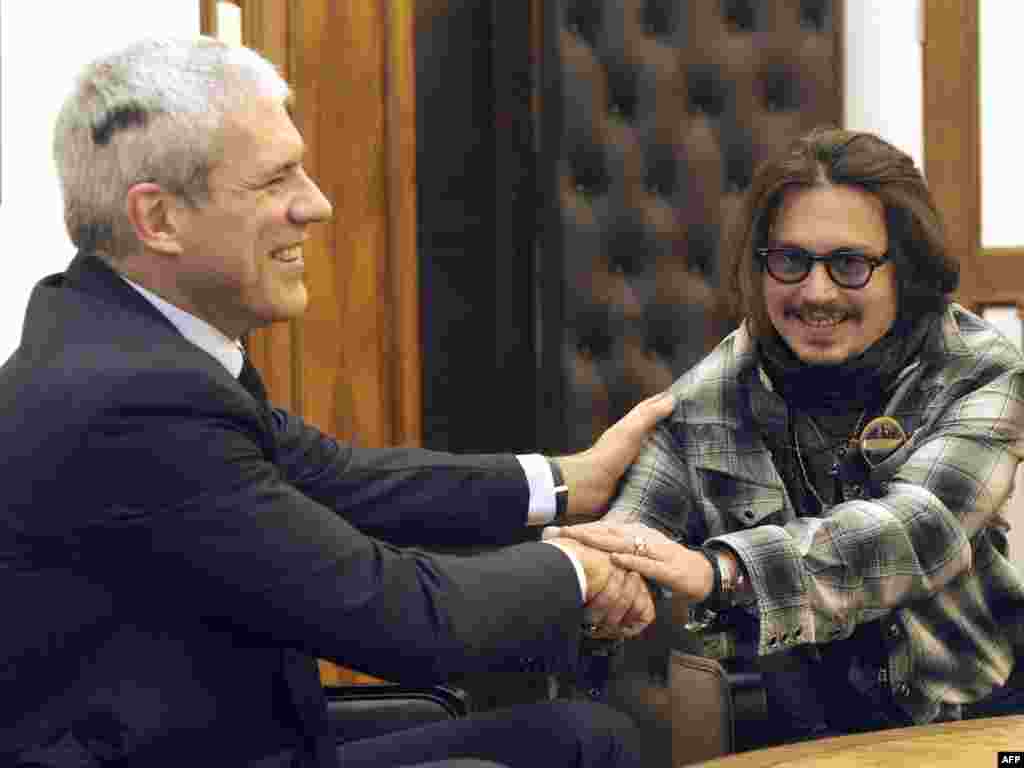 Srbija - Američki glumac Johnny Depp susreo se u Beogradu sa predsjednikom Borisom Tadićem, 12.01.2010. 