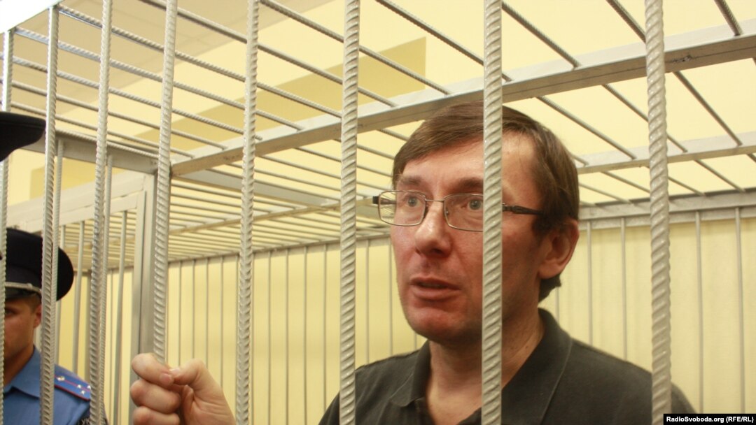 Юрий Луценко на скамье подсудимых. Киев, 23 мая 2011 г