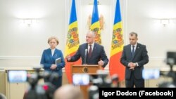 Președintele Igor Dodon, președinta parlamentului Zinaida Grecianâi și premierul Ion Chicu în fața presei. 15 ianuarie 2020