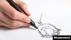 Karikatura çekip oturan adam.