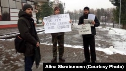 Пікет каля кінатэатру «Кастрычнік». Фота журналісткі Аліны Скрабуновай