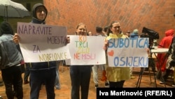 Transparenti podrške sa dočeka studenata, Osijek, Hrvatska, 25. aprila 2025.