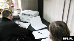 O velikodušnosti ponude govore činjenice da se radi o dokumentaciji od preko sto hiljada stranica, koje su se u Hrvatskoj prevodile u periodu od 2003. do 2009. godine, te da se vrijednost tog posla procjenjuje na oko osam miliona eura.