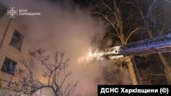 یکی از ساختمانی مسکونی در کی‌یف که هدف حملات هوایی روسیه قرار گرفته است(آرشیف)