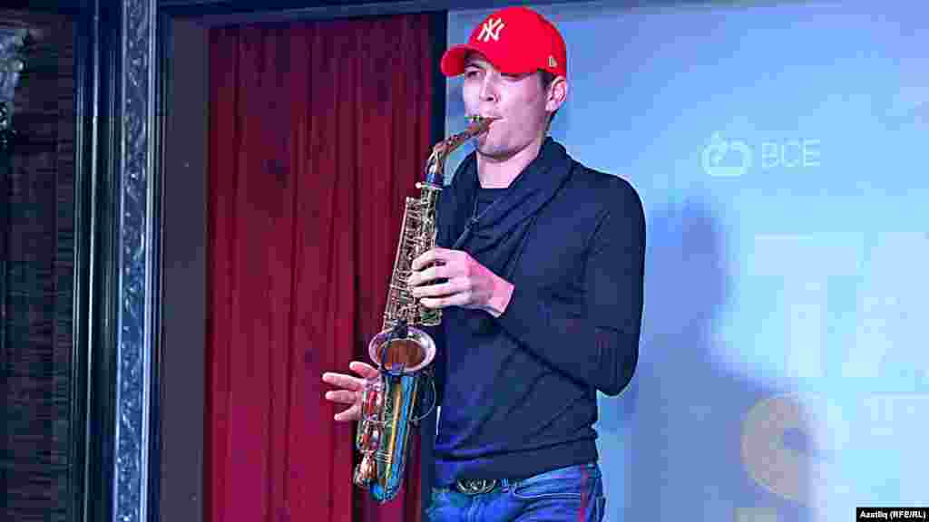 &ldquo;TatarStar&rdquo; кичәсе. Саксафонда уйнаучы, яшь башкаручы Артур Mauzer Sax. 