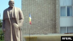 Statuia lui Lenin la Rîșcani