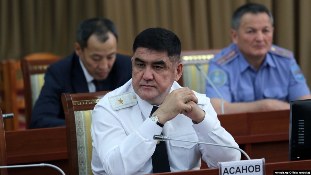 Курсан Асанов. Архивдик сүрөт. 