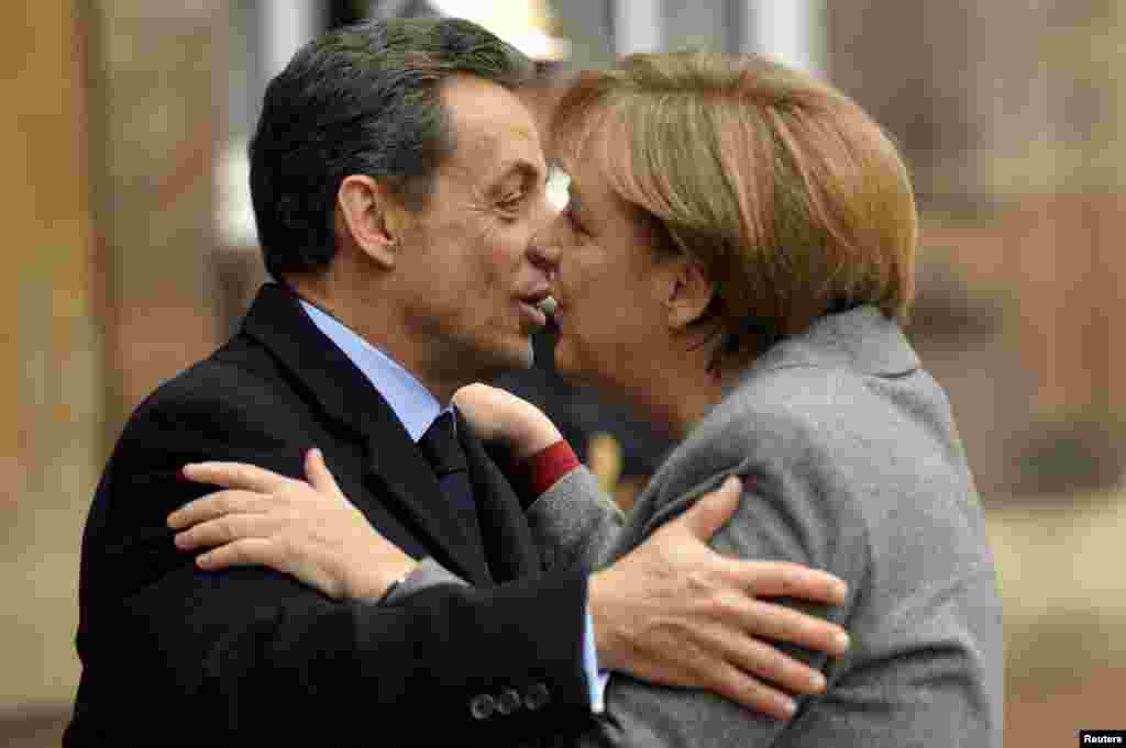 Я тебя поцеловала...(Встреча президента Франции и канцлера ФРГ в Страсбурге, 24.11.2011).