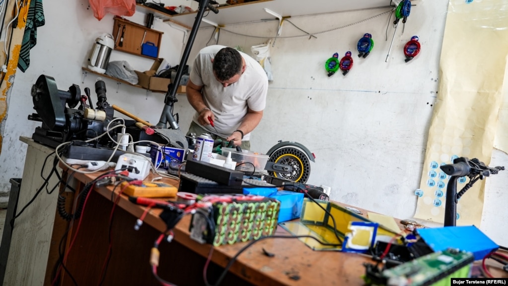 Për shkak të përdorimit në rritje të trotinetëve elektrikë, është rritur edhe kërkesa për riparimin e tyre. 