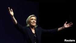 Marine Le Pen, liderja e Tubimit Kombëtar, reagon pas fitores bindëse në rundin e parë të zgjedhjeve parlamentare në Francë.