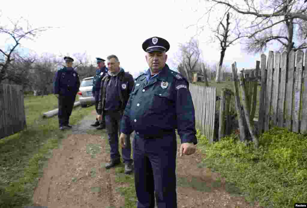 Selo Velika Ivanča, 9. april 2013. Foto: REUTERS / Marko Đurica 