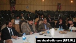د ننګرهار والي ګل آغا شیرزوی د ولایتي اقتصادي پرمختیا د غونډې مشري کوي.۲۳نومبر۲۰۱۱