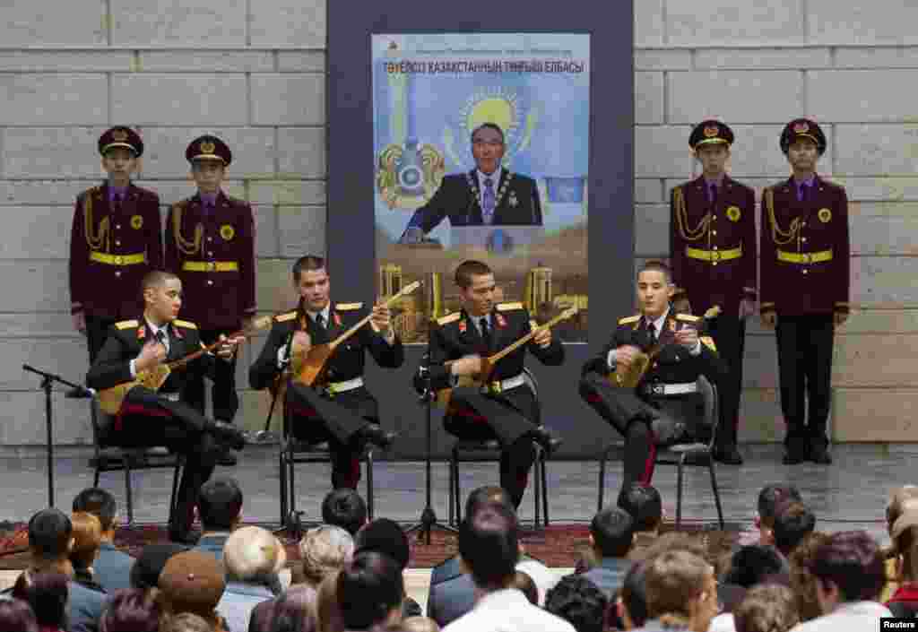 Cadets play the dombra at the opening of the exhibition in the Central National Museum.