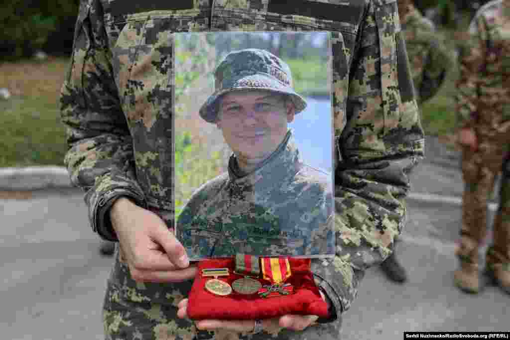 Микола Новгородцев родом із Ладижина Вінницької області. Він разом із родиною переїхав до Броварів