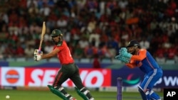 د هند او بنګلادېش ترمینځ د لوبې منظر - د سېپټېمبر ۲۴مې انځور 