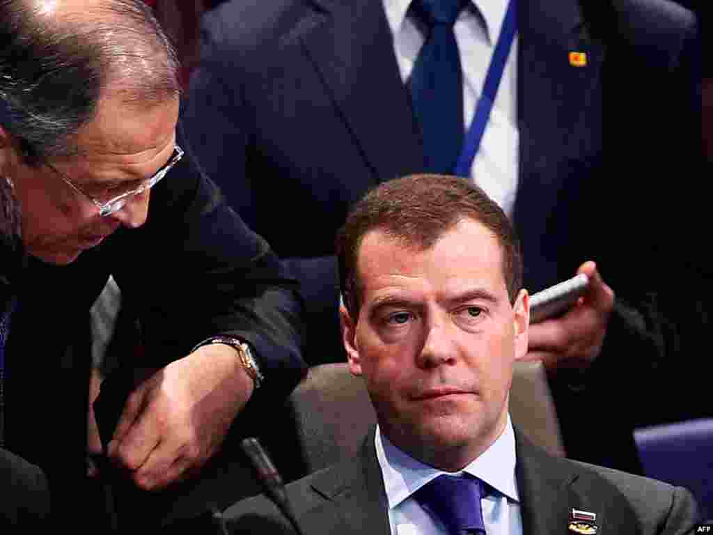 Dmitry Medvedev i Sergei Lavrov 