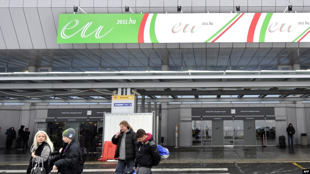 Reklama o mađarskom predsjedavanju Unijom na aerodromu u Budimpešti, 31. decembra 2010