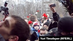 У могилы Егора Свиридова, 11 декабря 2010 г