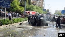 Սիրիա - Դամասկոսի Մազզեհ թաղամասում հարձակման ենթարկված ավտոմեքենաները, 29-ը ապրիլի, 2013թ.