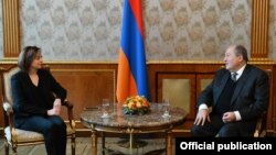 Президент Армении Армен Саркисян встречается с вице-спикером НС Леной Назарян, Ереван, 4 марта 2019 г.