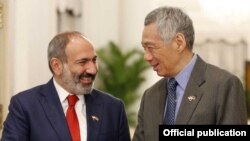 Singapore -- Singapore Prime Minister Lee Hsien Loong welcomes his visiting Armenian counterpart Nikol Pashinian, Singapore, July 8, 2019.