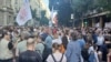 Стотици граѓани на протест во Белград побараа да се распишат нови избори