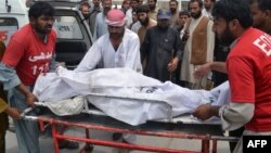 The body of one of the victims outside a hospital in Quetta