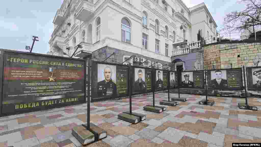 К Новому году Севастополь изобилует разными выставками, посвященными военным «русского мира»