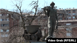 Spomenik rudaru na ulazu u Bor, april 2026.