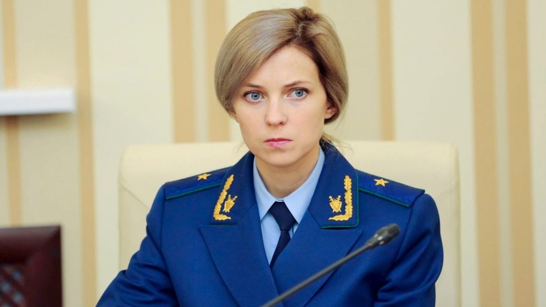 Baland poshnali kiygan krossdresserlar veb-kamera porno Men uning ichiga katta tiqilib qoldim