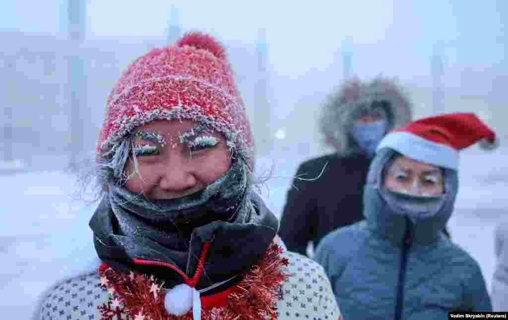 Participants in a New Year&#39;s Eve run gather near a Christmas tree before the event starts in Yakutsk, Siberia.&nbsp;